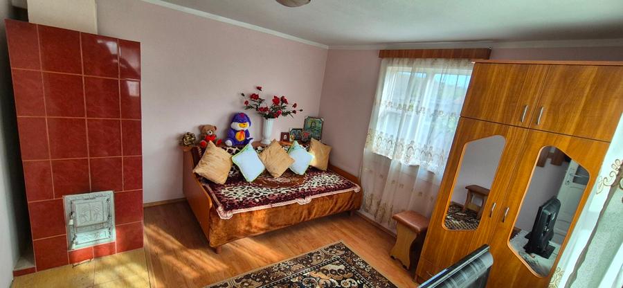 Vând 2 corpuri casa si teren 2000 mp - 4