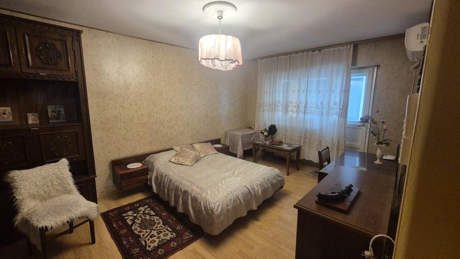 Apartament cu 4 camere decomandat, mobilat în Iancului