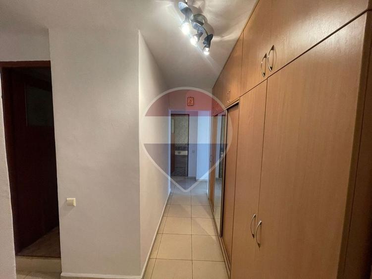 Apartament cu 3 camere decomandat, mobilat în 13 Septembrie