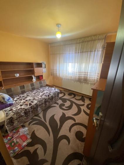 Apartament 3 camere decomandat,etaj 4/4 Bld. Racoteanu, 45 000, Filiasi. - 4