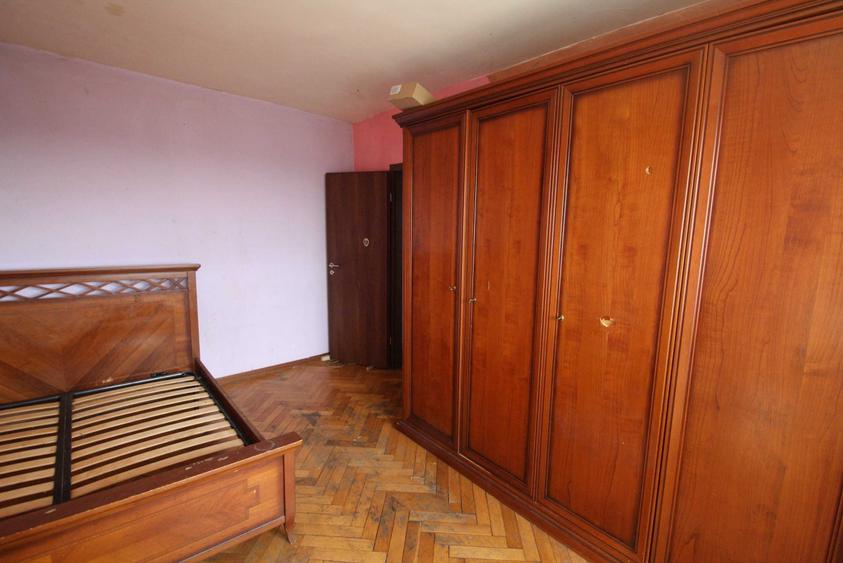 Apartament cu 3 camere decomandat în Exterior Vest