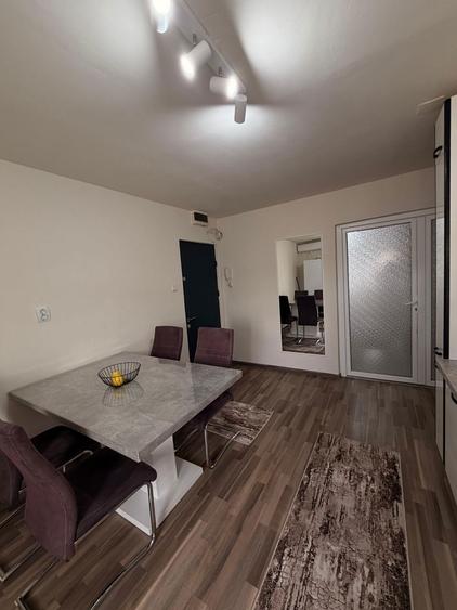 Inchiriez apartament 3 camere Micro 4 - 5