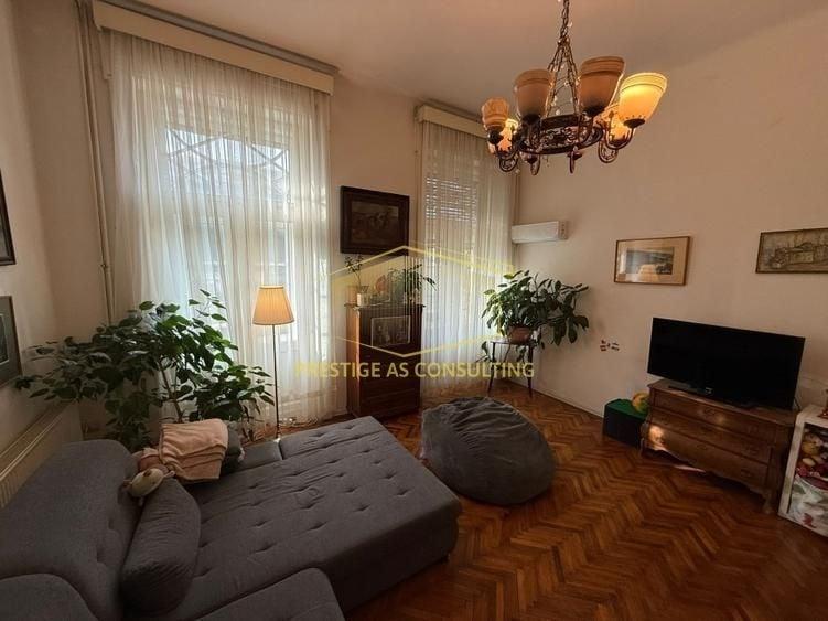 Apartament deosebit in Palat istoric 110 mp+ Balcon deschis- Piata Sf. Gheorghe - 1