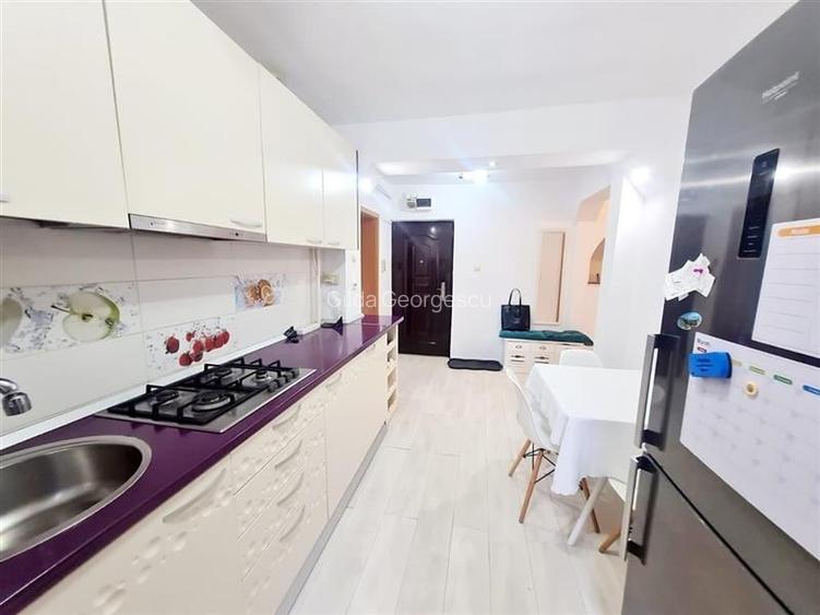 Apartament decomandat, suprafata generoasa, cu boxa si loc de parcare, Racadau Apartament decomandat, suprafata generoasa, cu boxa si loc de parcare, Racadau