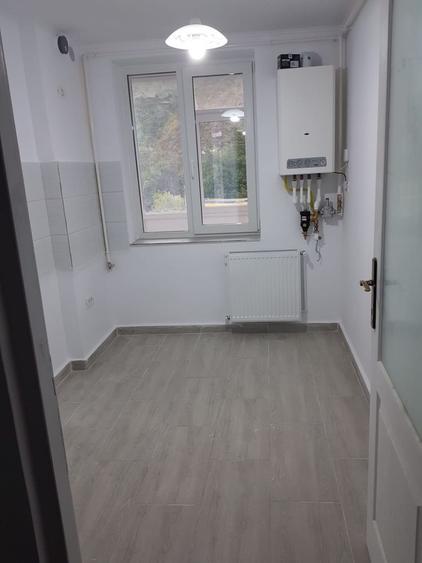 Vand apartament 2 camere zona centrala - 3