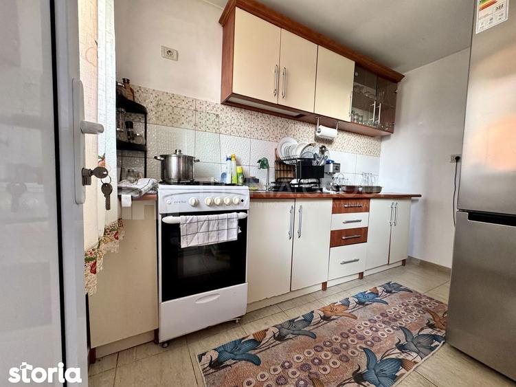 Se vinde acasa, 4 camere decomandate, panouri+baterii, teren 397mp,m - 2