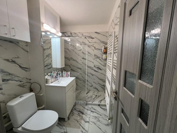Vand apartament renovat,cu balcon urias pe toata lungimea locuintei - 4