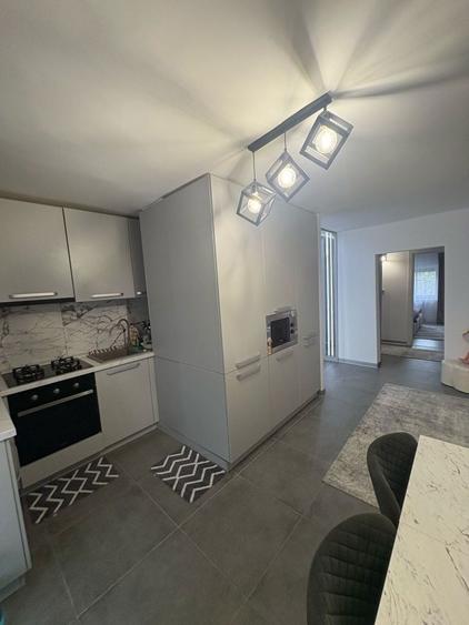 Schimb apartament 4 camere, 100 mp, renovat complet + boxa 50 mp, cu casa - 1