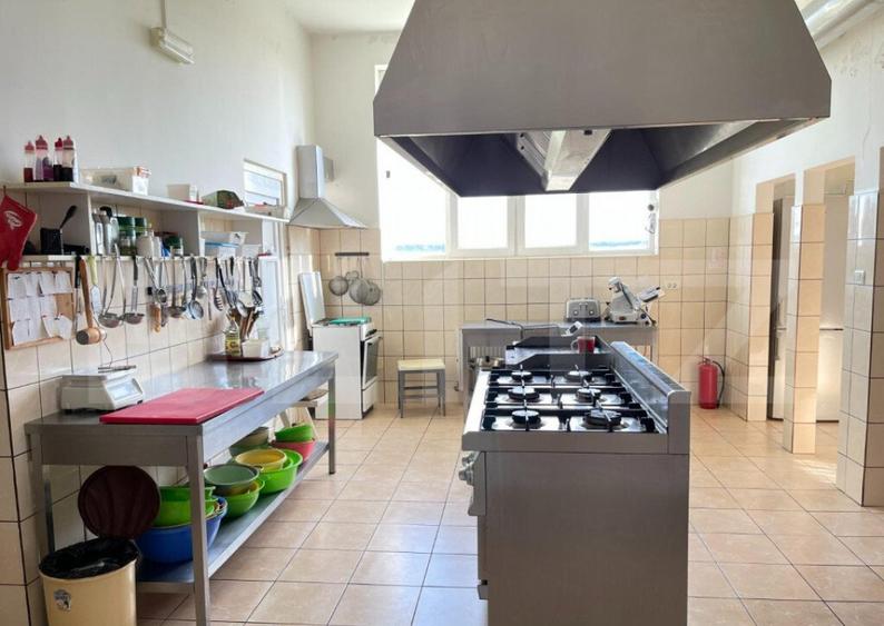 Afacere la cheie! Pensiune cu restaurant la DN7, 22 camere, - 8