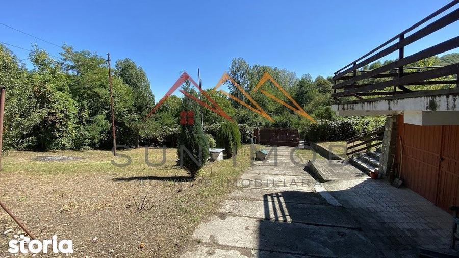 Vila de vanzare, teren 3100 mp, 7 camere, 6 grupuri sanitare, 3 CT, an - 8