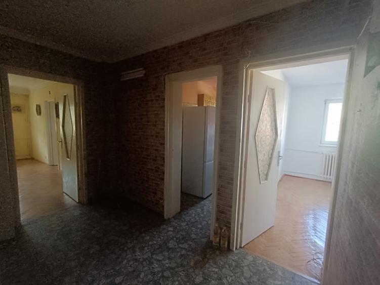 Apartament 4 camere ultracentral , etaj 3/4, Aleea Nucului - 3