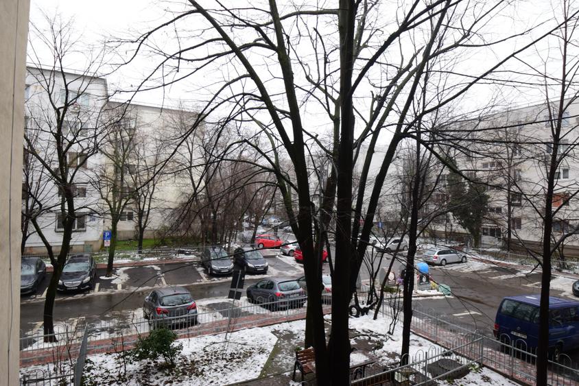 4 camere decomandat, centrală, boxă, etaj 1, 2 băi, Aleea Giurgeni - 1 Decembrie - 15