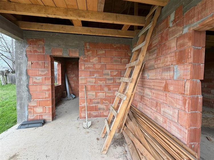 Casa la rosu din caramida de vanzare in comuna Carligele - 4