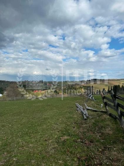 Teren Construcții intravilan de 1716 mp, în Mărișel