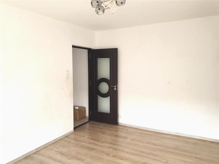 Apartament cu 3 camere Velenta, strada Razboieni - 9