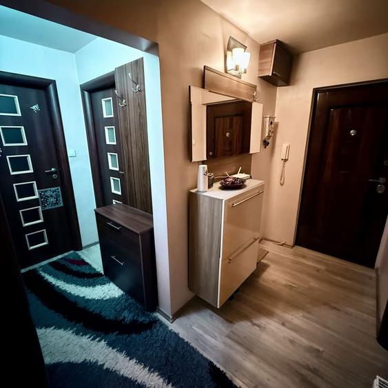 Apartament 3 camere,2 bai,decomandat,zona Politie - 8
