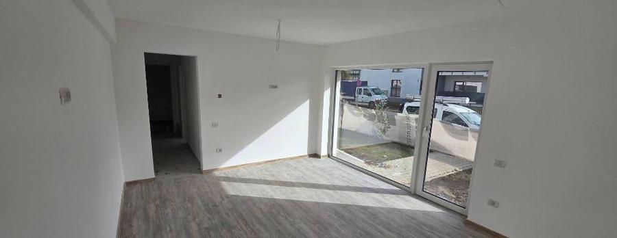 Garsoniera decomandat - zona Tractorul - 10