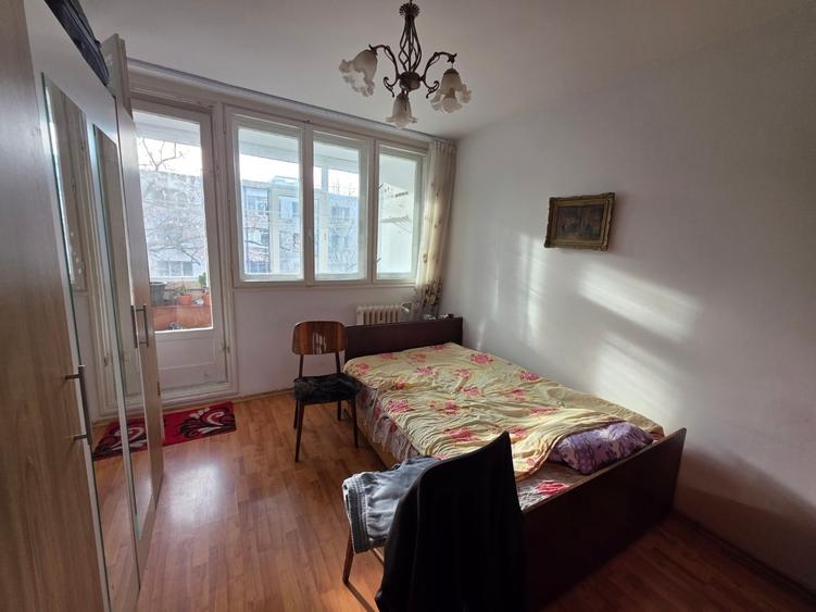 Liviu Rebreanu intersectie 1 Decembrie 1918, langa Auchan Titan, Poarta 4 - 1