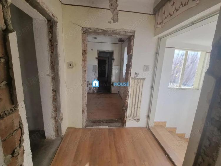 Casa de vanzare cu 4 camere si anexe in Fagaras. - 14