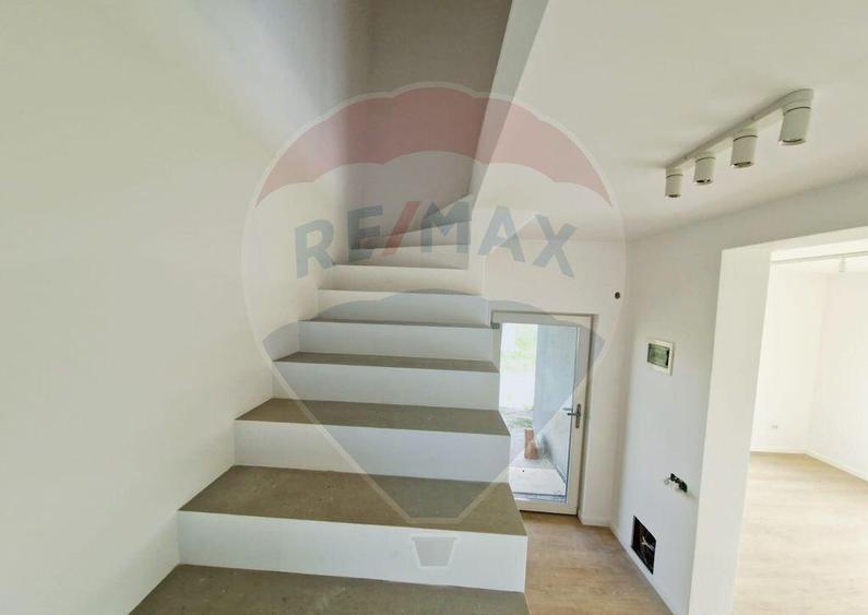 Casa / Vila - 132,5 mp , teren - 264 mp / zona Carcea - 36