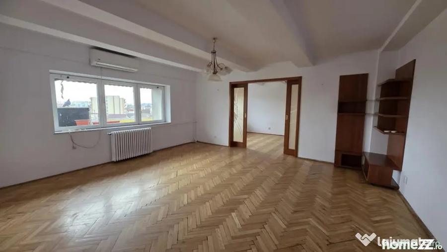 Apartament cu 4 camere decomandat în Matei Voievod
