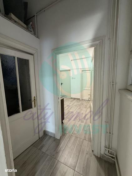 Apartament cu 3 camere semidecomandat în Romană