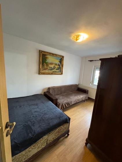 Apartament cu 3 camere decomandat în Confecții