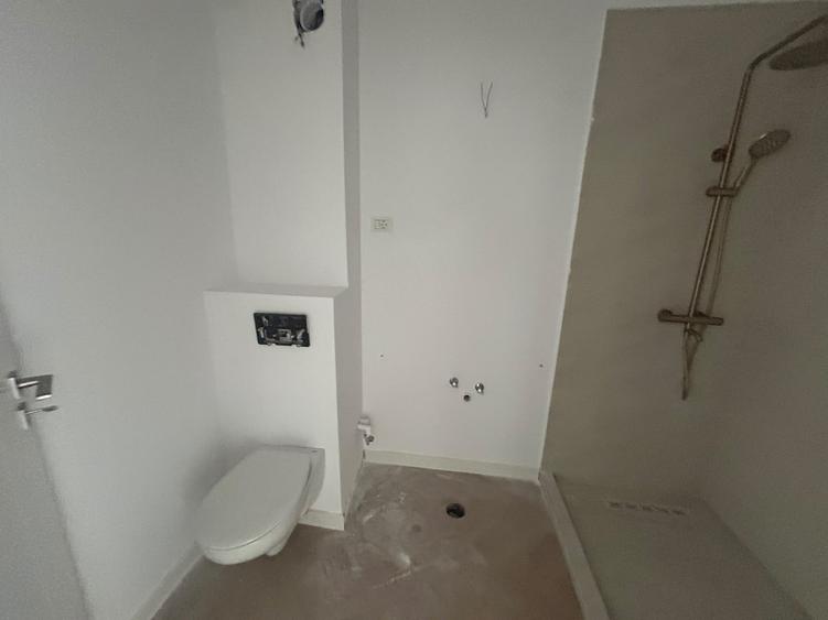 Apartament cu 3 camere decomandat în Berceni