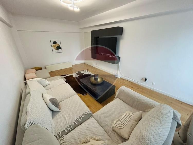 Apartament cu 3 camere decomandat în Central