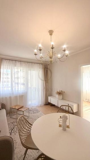 Apartament cu 3 camere semidecomandat în Florești