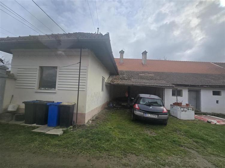 Casă individuală cu 5 camere cu Teren 2000 Mp în Recea