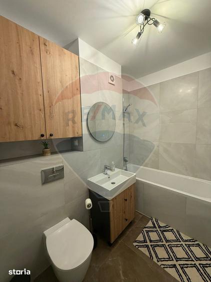 Apartament cu 3 camere decomandat în Tractorul