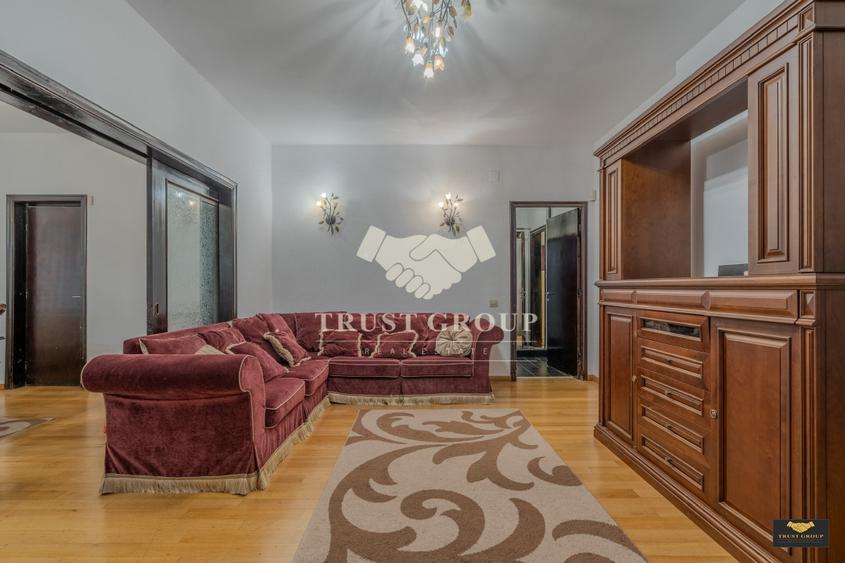 Apartament cu 8 camere decomandat, mobilat în Panduri