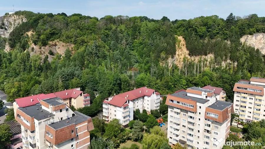 Apartament cu 2 camere decomandat în Răcădău