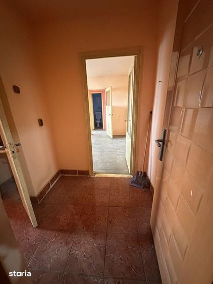 Apartament cu 3 camere semidecomandat în Roșiori de Vede