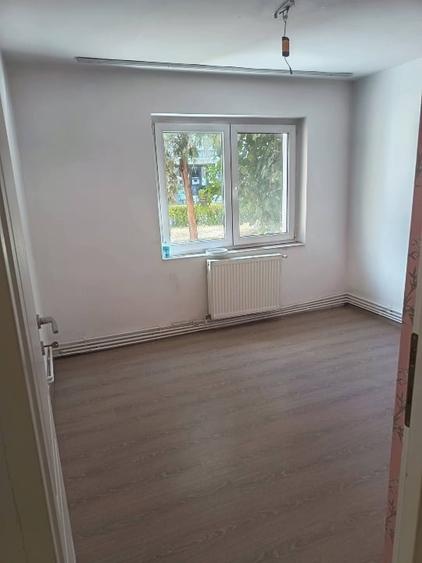 Apartament cu 3 camere decomandat în 9 Mai