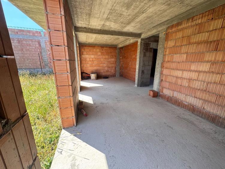 Casă individuală cu 4 camere cu Canalizare în Șura Mică