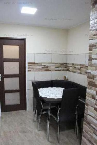 Apartament cu 3 camere decomandat în Independenței
