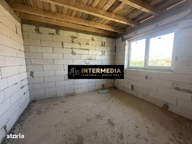 Casă cu 3 camere în Bărăbanț