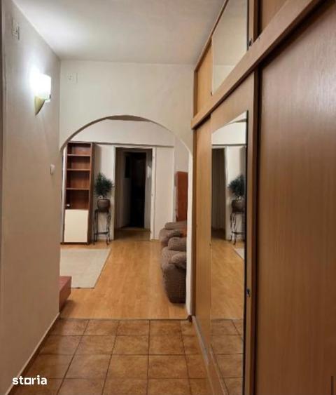 Apartament cu 3 camere în Tineretului