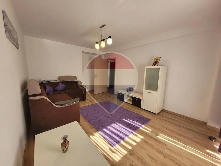 Apartament cu 2 camere decomandat în Tractorul