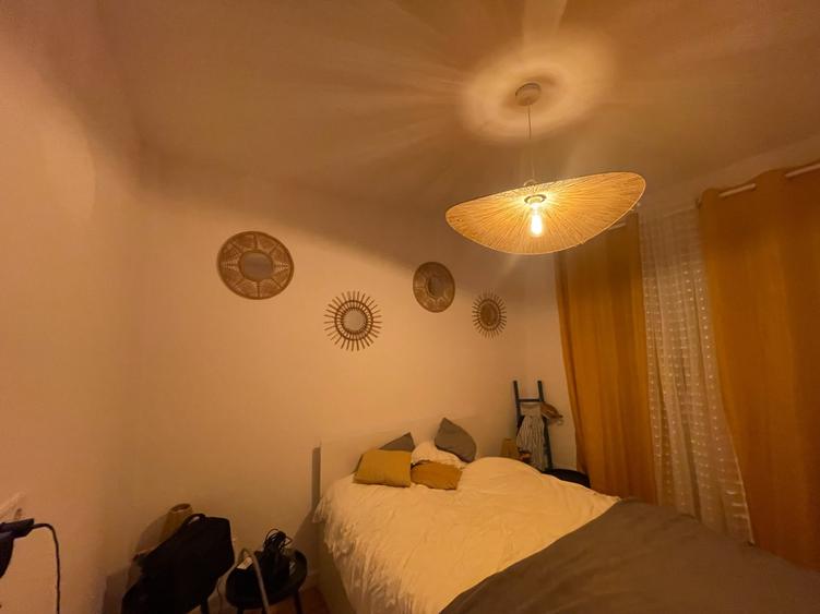 Apartament cu 2 camere semidecomandat, mobilat în Florești
