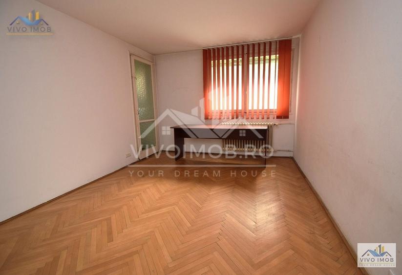 Apartament cu 3 camere semidecomandat în Titan