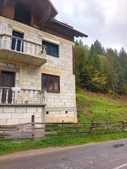 Vand casa la munte - 1