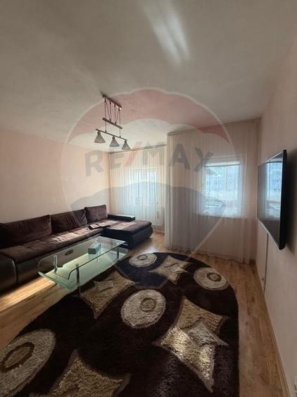 Apartament cu 3 camere de închiriat în zona Lapus - 3