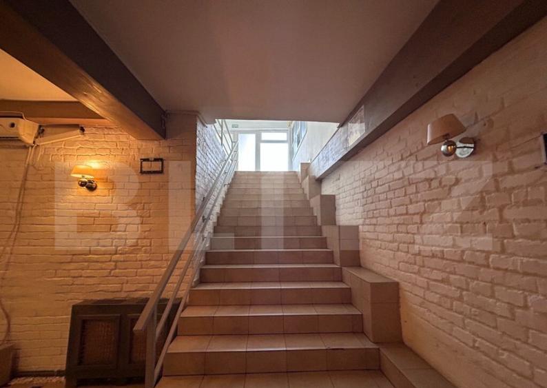 Spatiu comercial pe 2 niveluri, 230 mp, zona semicentrala - 12