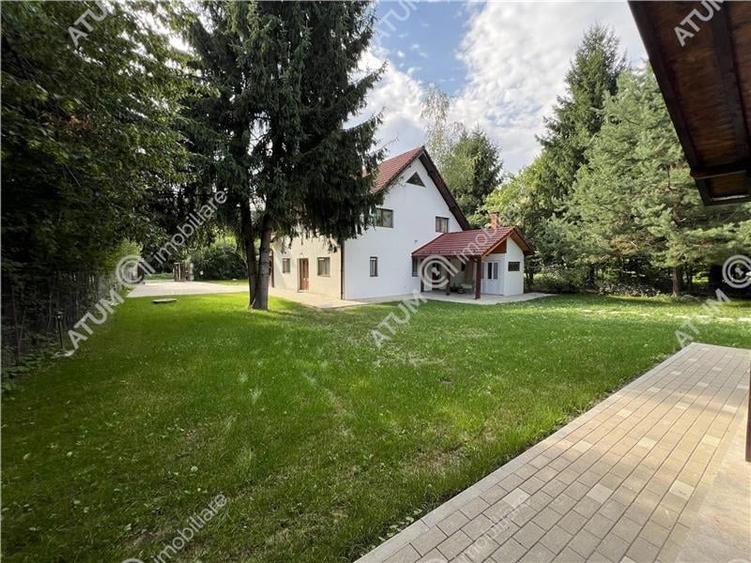 Cabana cu 7 camere 7 bai si teren 1000 mp in Avrig zona Mlaci - 3