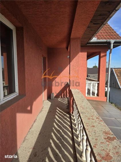 Casă cu 6 camere cu Teren 2424 Mp în Iclod