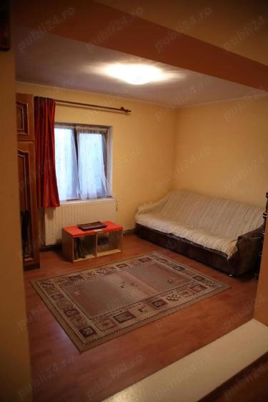 Vand casa si curte spatioase de 400 mp, cu multa verdeata,situate intr-o zona linistita! - 8