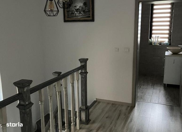 Casă cu 4 camere în Valea Adâncă